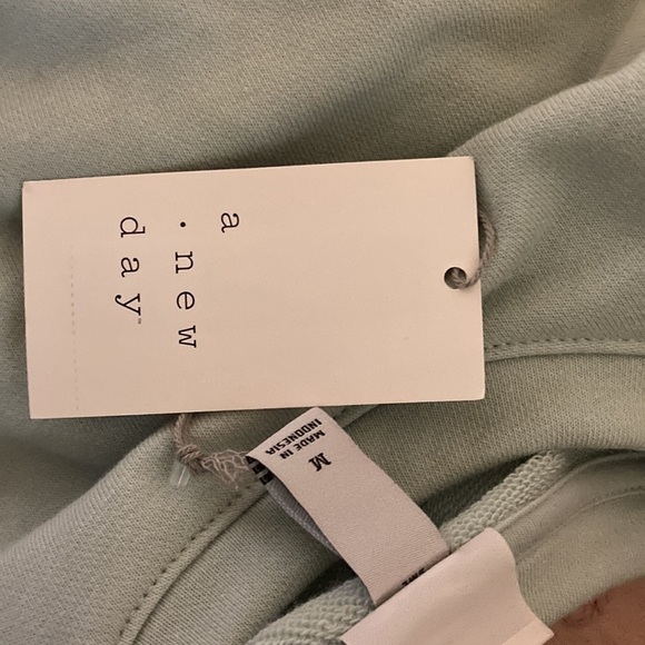 A new day light green ruffle sweatshirt - Picture 3 of 3